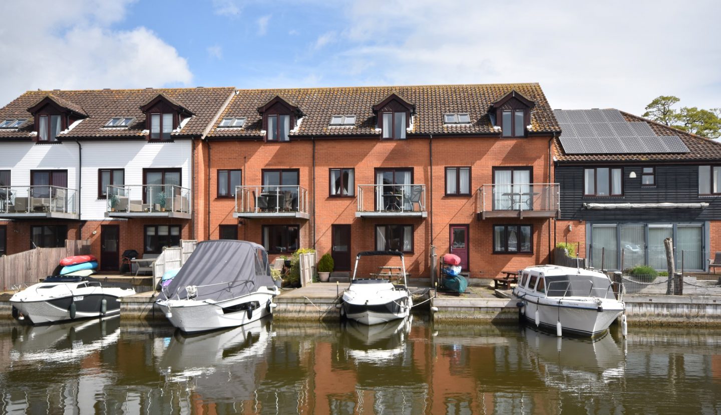 4-bed-townhouse-horning-waterside-estate-agents