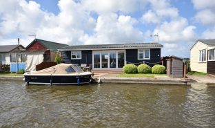 Potter Heigham - 2 Bedroom Detached bungalow