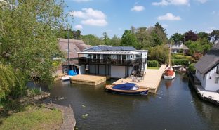 Horning - 3 Bedroom Detached House with Moorings