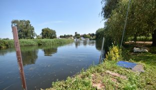 Beccles - Plot with moorings