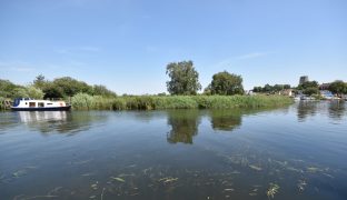 Beccles - Plot with moorings