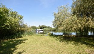 Beccles - Plot with moorings