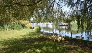 Beccles - Plot with moorings