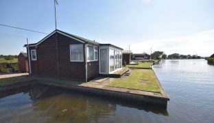 Martham - 2 Bedroom Detached bungalow