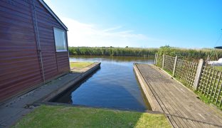 Martham - 2 Bedroom Detached bungalow