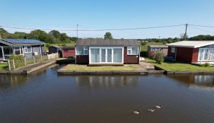 Martham - 2 Bedroom Detached bungalow