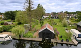 Hoveton - 4 Bedroom detached house