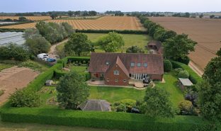 Martham - 5 Bedroom Detached house