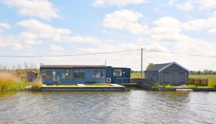 Potter Heigham - 2 Bedroom Detached bungalow