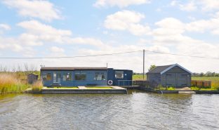 Potter Heigham - 2 Bedroom Detached bungalow