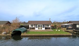 Potter Heigham - 2 Bedroom Detached bungalow